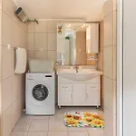 別荘 Sunflower House With Jacuzzy And Sauna *