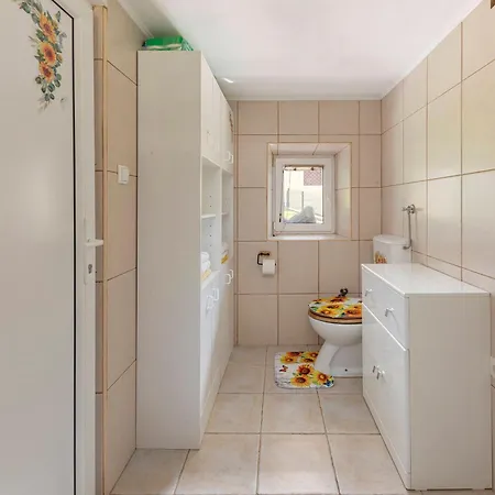 Nyaraló Sunflower House With Jacuzzy And Sauna *