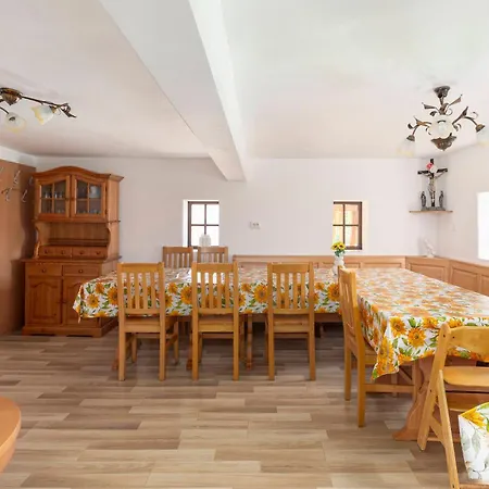 Sunflower House With Jacuzzy And Sauna