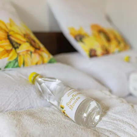 Sunflower House With Jacuzzy And Sauna 펜션 *