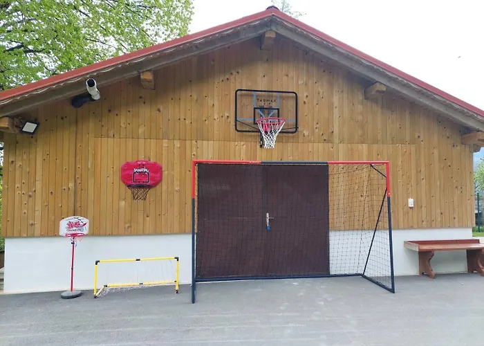 Počitniška hiša Sunflower House With Jacuzzy And Sauna Vitanje