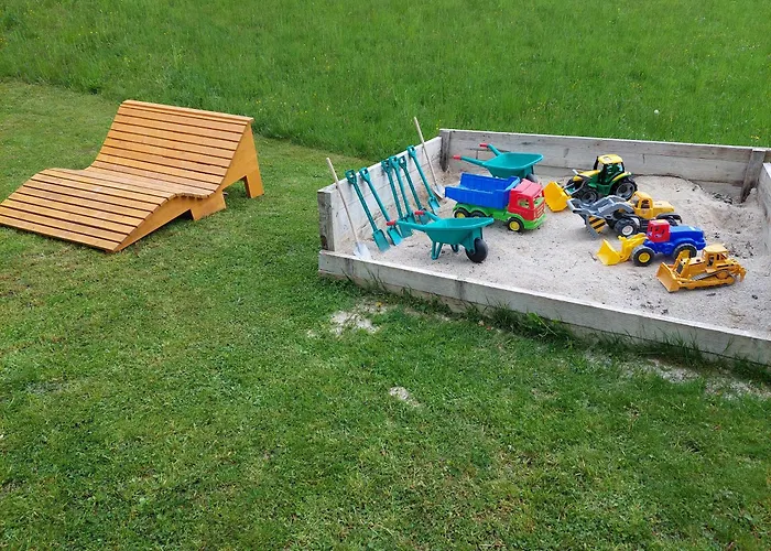 Počitniška hiša Sunflower House With Jacuzzy And Sauna *