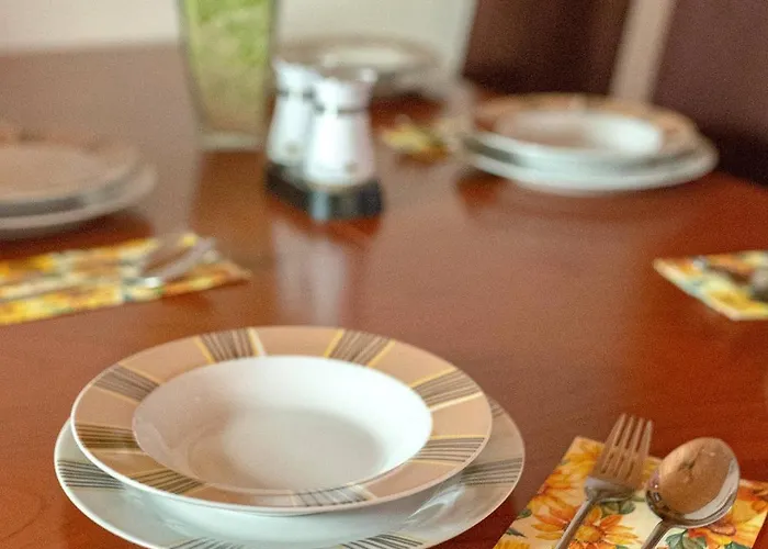 Sunflower House With Jacuzzy And Sauna Počitniška hiša