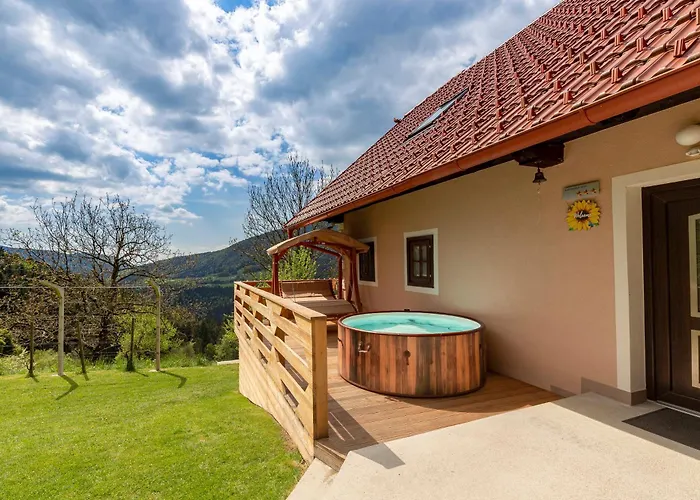 בית נופש Sunflower House With Jacuzzy And Sauna Vitanje