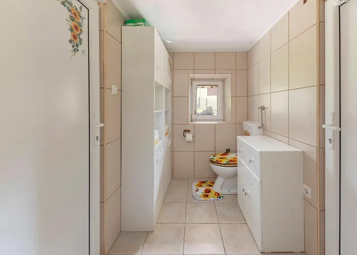 בית נופש Sunflower House With Jacuzzy And Sauna *