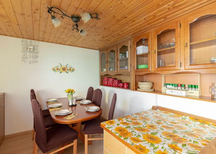 Sunflower House With Jacuzzy And Sauna Počitniška hiša Vitanje