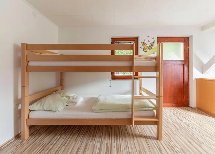 Počitniška hiša Sunflower House With Jacuzzy And Sauna Vitanje