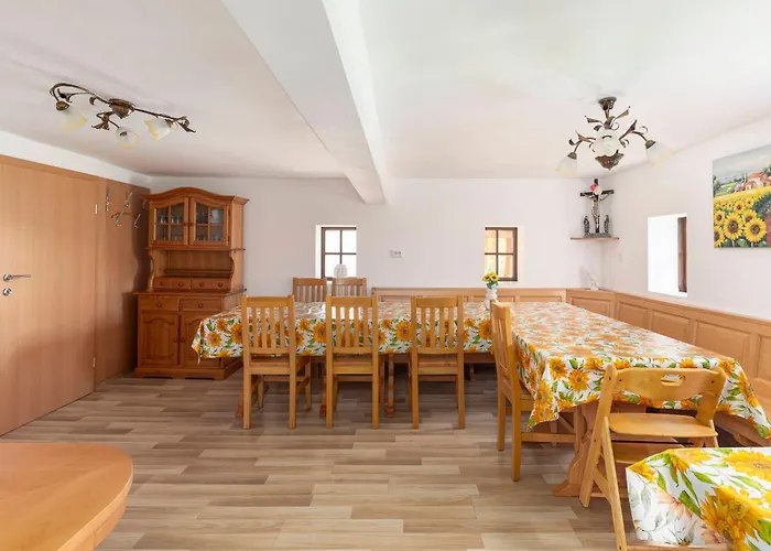 Sunflower House With Jacuzzy And Sauna